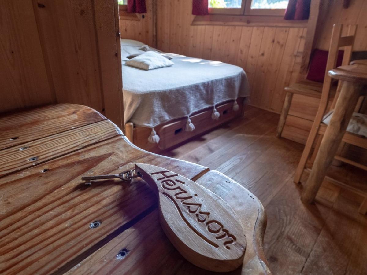 Les Cabanes De Labrousse Saint-Julien-Labrousse Luaran gambar